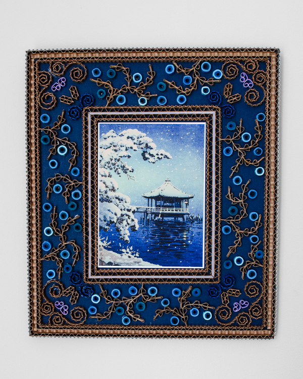 Handcrafted cardboard frame - Snow